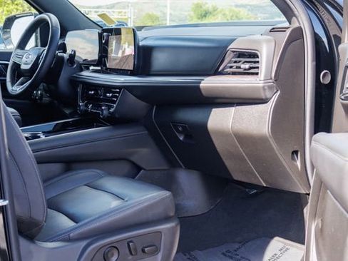 Used 2025 Chevrolet Suburban Z71 AWD/4WD image 21