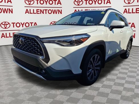 Used 2023 Toyota Corolla Cross XLE AWD/4WD image 3