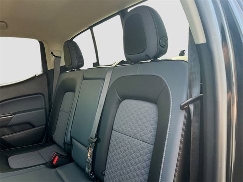 Used 2021 Chevrolet Colorado Z71 w/ Z71 Midnight Edition image 24