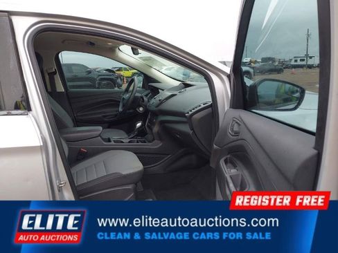 Used 2019 Ford Escape S image 9