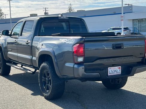 Used 2018 Toyota Tacoma TRD Sport w/ Technology Package AWD/4WD image 6