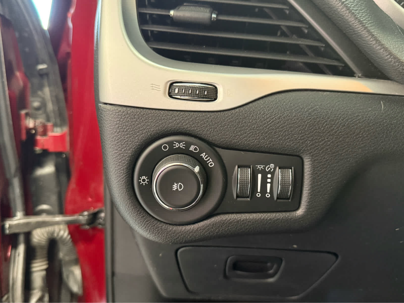 Used 2015 Jeep Cherokee Trailhawk w/ Leather Interior Group AWD/4WD image 26