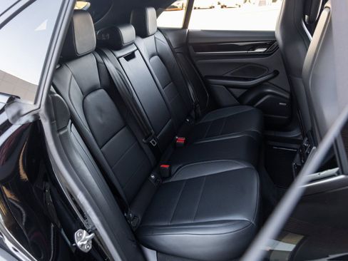 Certified 2025 Porsche Macan Electric image 37