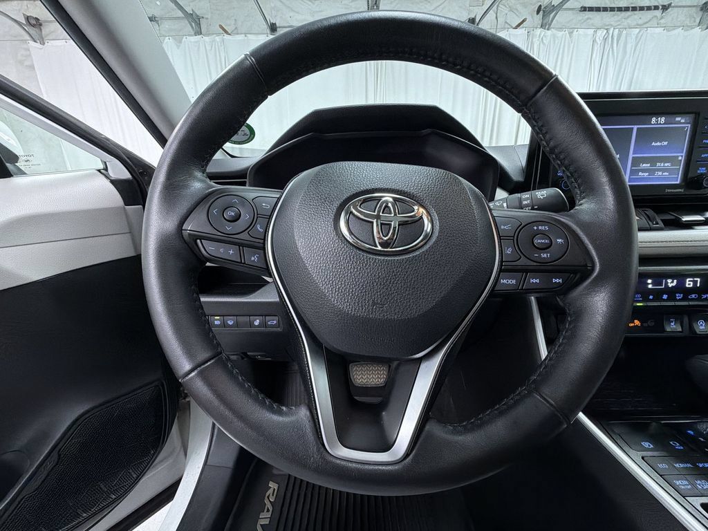 Certified 2020 Toyota RAV4 XLE Premium AWD/4WD image 28