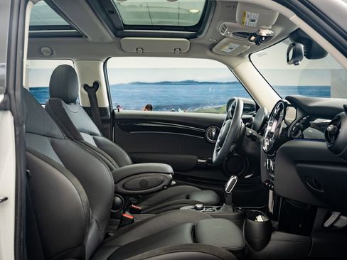 Used 2024 MINI Cooper S w/ Signature Upholstery Package image 21