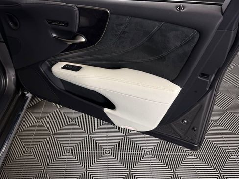 Used 2023 Lexus LS 500 w/ Interior Upgrade Package RWD image 32