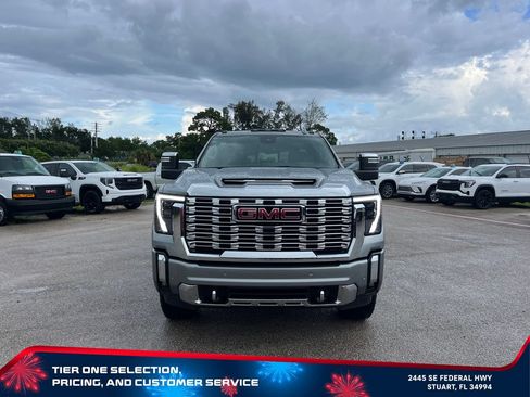 Used 2024 GMC Sierra 2500 Denali w/ Denali Reserve Package AWD/4WD image 3