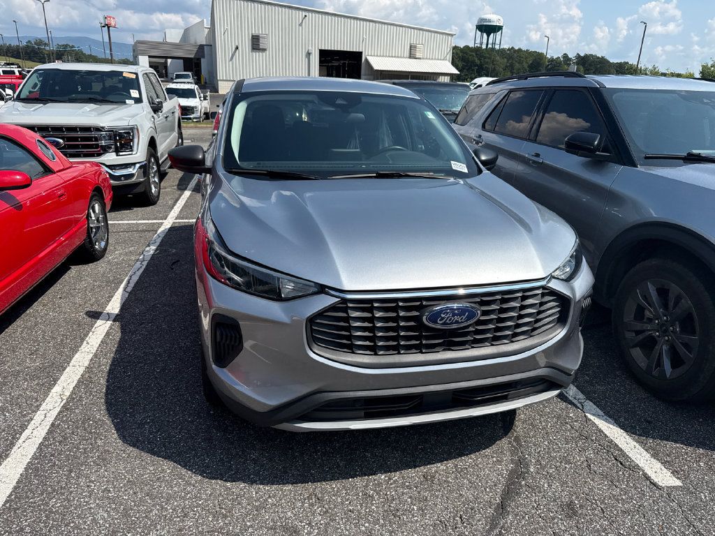 Used 2024 Ford Escape Active AWD/4WD image 4
