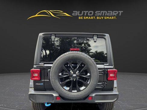 Used 2022 Jeep Wrangler Unlimited Sahara w/ Cold Weather Group AWD/4WD image 4