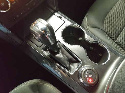 Used 2018 Ford Explorer XLT image 26