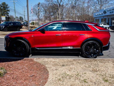 Used 2024 Cadillac Lyriq Tech image 3