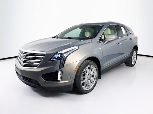 Used 2018 Cadillac XT5 Premium Luxury w/ Driver Assist Package FWD image 4