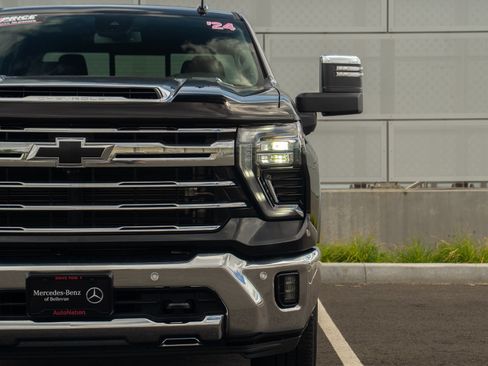 Used 2024 Chevrolet Silverado 3500 LTZ w/ LTZ Convenience Package AWD/4WD image 6