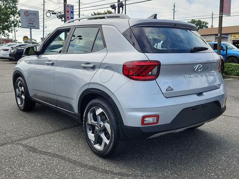Used 2022 Hyundai Venue SEL image 3
