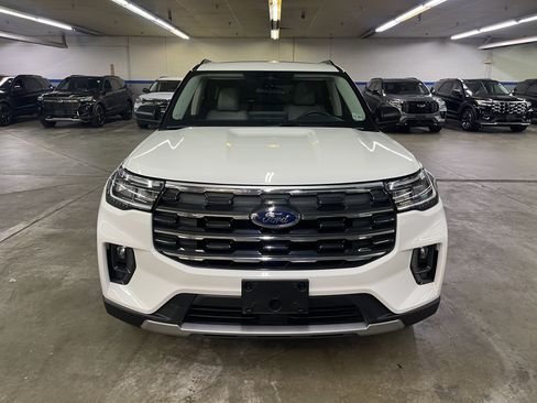 Certified 2025 Ford Explorer Active w/ Active Comfort Package AWD/4WD image 2