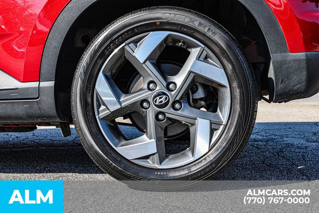 Used 2025 Hyundai Venue SEL FWD image 16