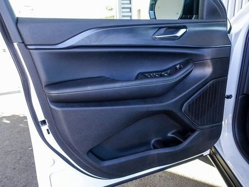 New 2025 Jeep Grand Cherokee L Altitude image 17