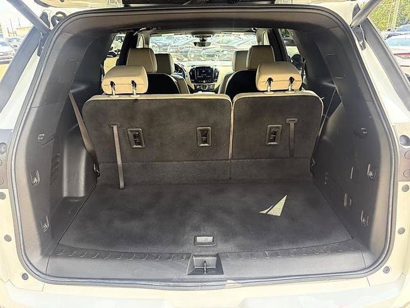 Used 2023 Chevrolet Traverse Premier FWD image 10