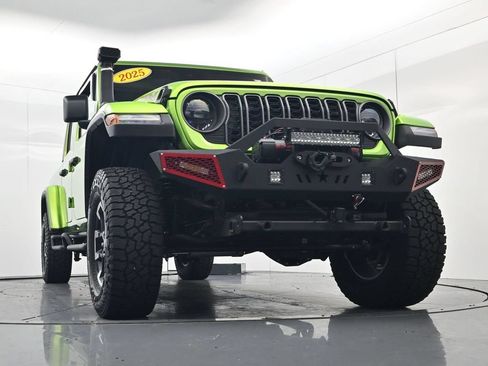 Used 2025 Jeep Gladiator Rubicon w/ Convenience Group AWD/4WD image 41