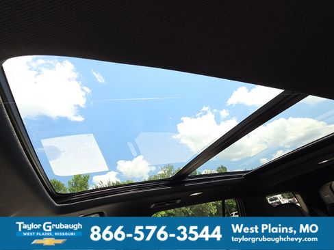 New 2026 Chevrolet Traverse LT w/ Sun and Wheel Package FWD image 26