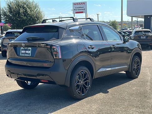 New 2026 Nissan Kicks SR image 8