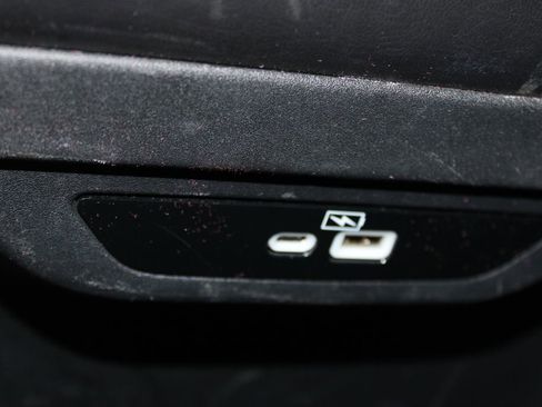 Used 2023 Chrysler Pacifica Touring-L FWD image 24