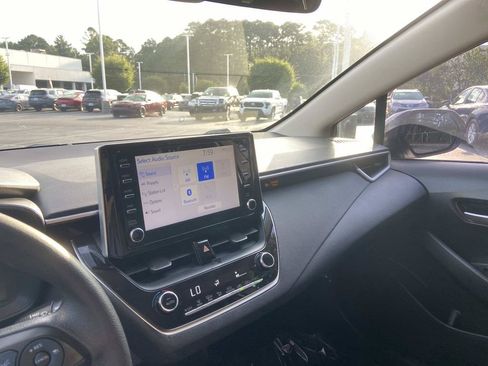 Used 2020 Toyota Corolla LE FWD image 39
