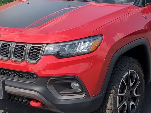 Used 2025 Jeep Compass Trailhawk AWD/4WD image 10