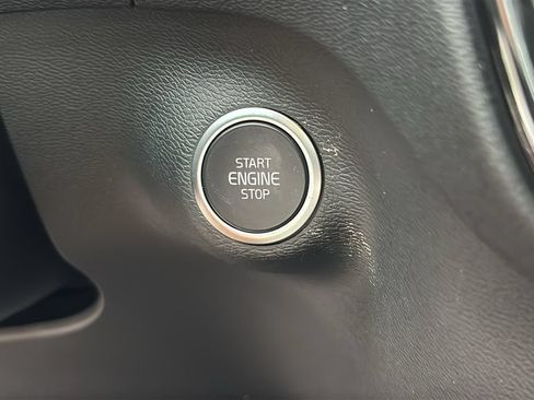 Certified 2025 Volvo XC40 B5 Plus AWD/4WD image 14