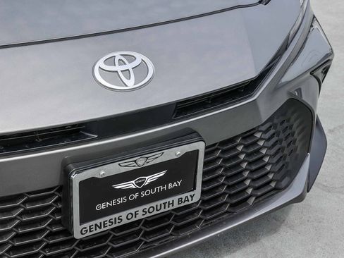 Used 2025 Toyota Camry SE image 11