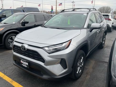 Used 2025 Toyota RAV4 XLE w/ Convenience Package image 3