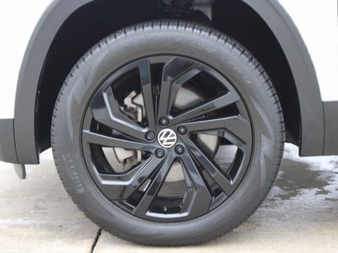 Certified 2022 Volkswagen Atlas SE image 32