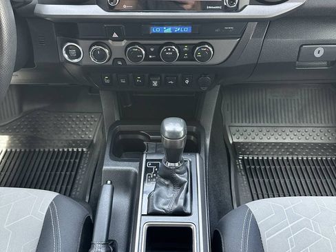 Used 2022 Toyota Tacoma TRD Off-Road w/ Technology Package AWD/4WD image 29