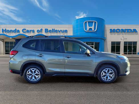 Used 2024 Subaru Forester Premium image 9