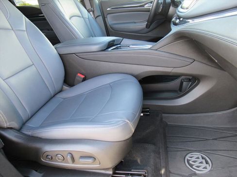 Used 2022 Buick Enclave Premium w/ Experience Buick Package image 9