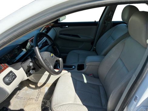Used 2011 Chevrolet Impala LTZ FWD image 13