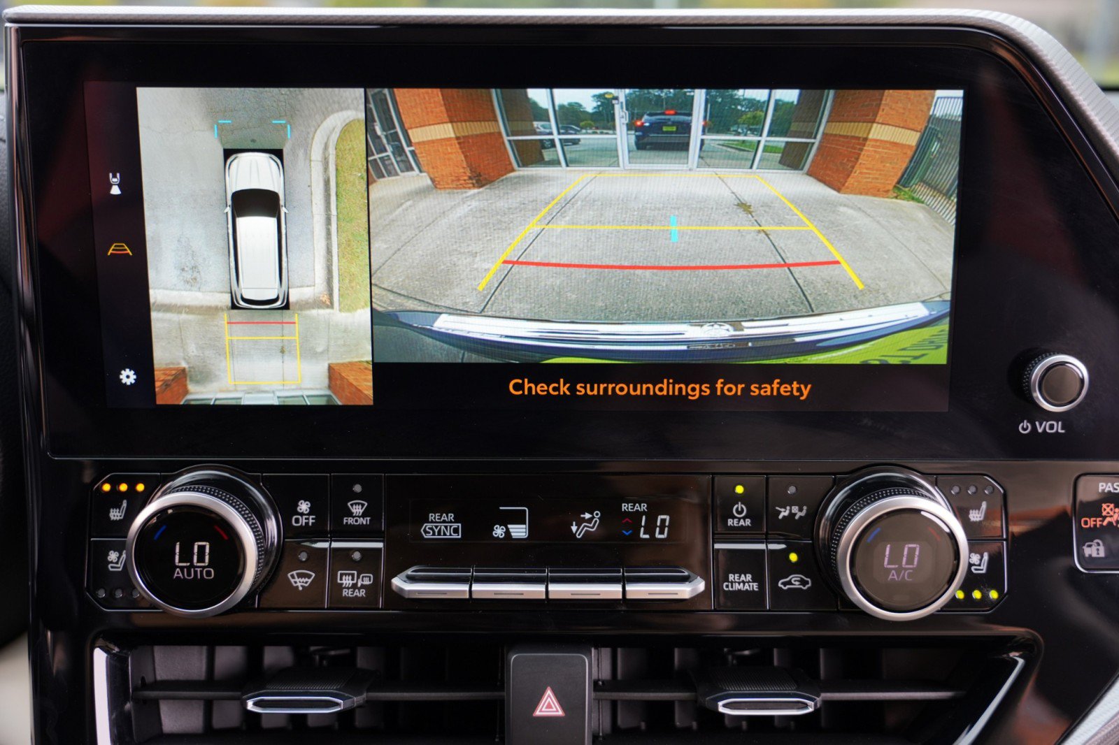 Used 2024 Toyota Highlander Platinum FWD image 28