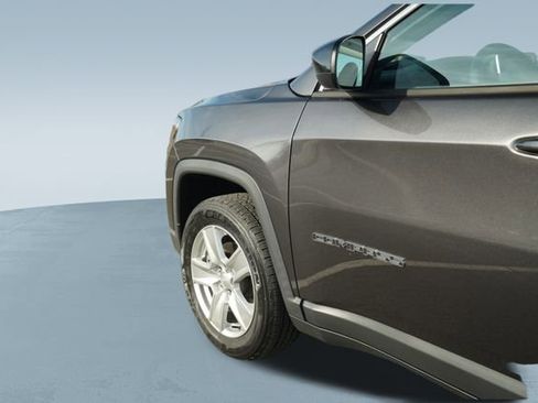 Used 2022 Jeep Compass Latitude image 36