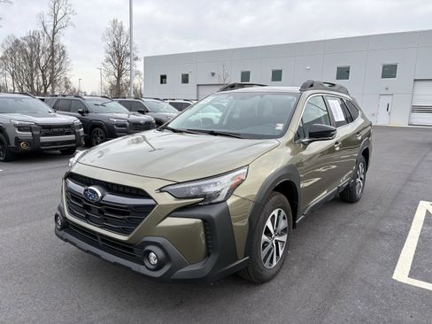 Certified 2025 Subaru Outback Premium w/ Popular Package #1 AWD/4WD image 3