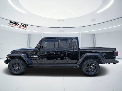 Used 2023 Jeep Gladiator Overland AWD/4WD image 6