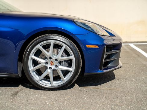 Certified 2025 Porsche Panamera 4 AWD/4WD image 9