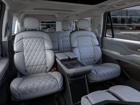 New 2026 Lincoln Navigator L Black Label AWD/4WD image 11
