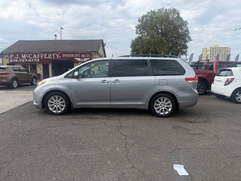 Used 2011 Toyota Sienna Limited w/ Premium Pkg AWD/4WD image 1