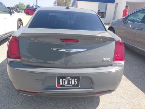 Used 2018 Chrysler 300 S w/ S Model Appearance Package RWD image 5