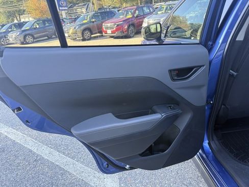 Used 2025 Subaru Crosstrek 2.0i Premium image 11