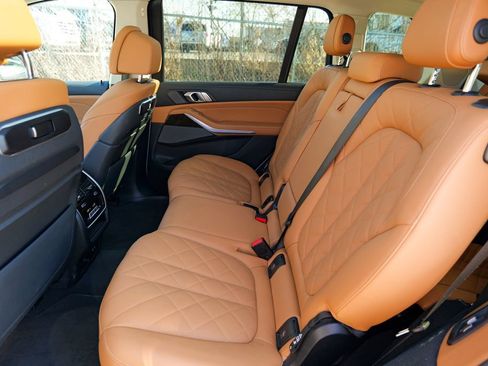 Used 2024 BMW X7 xDrive40i w/ Premium Package AWD/4WD image 29