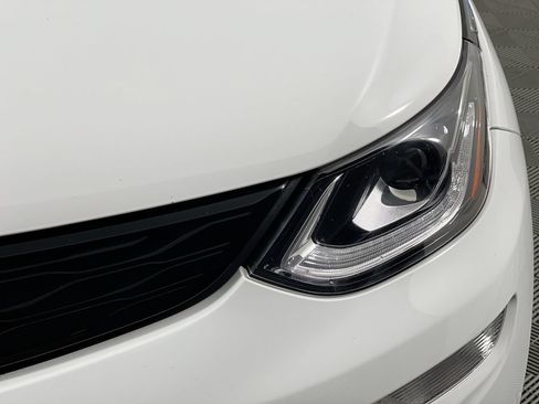Used 2020 Chevrolet Bolt Premier w/ Infotainment Package FWD image 9