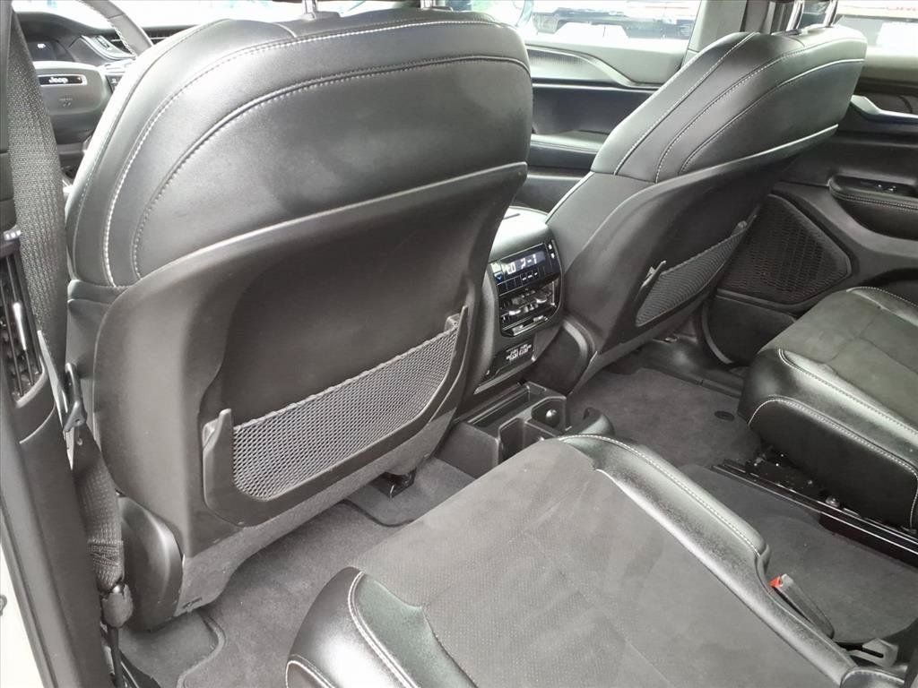 Used 2025 Jeep Grand Cherokee L Altitude AWD/4WD image 16