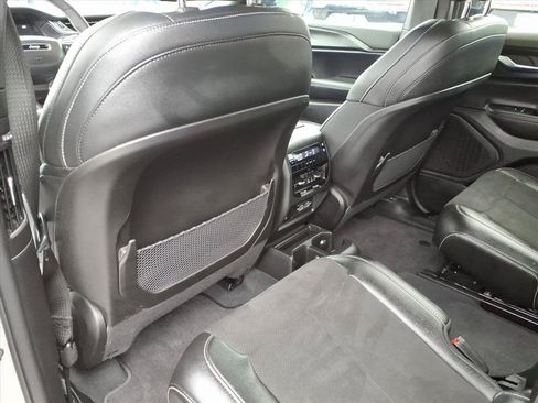 Used 2025 Jeep Grand Cherokee L Altitude AWD/4WD image 16