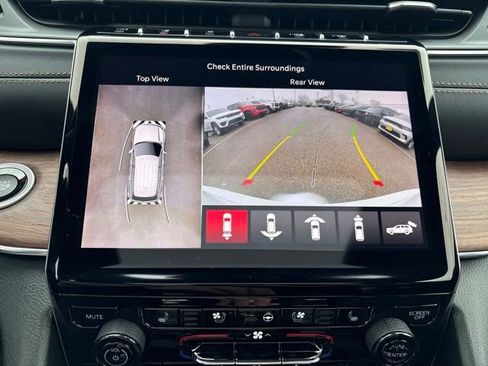 Used 2023 Jeep Grand Cherokee Summit w/ Luxury Tech Group V image 19